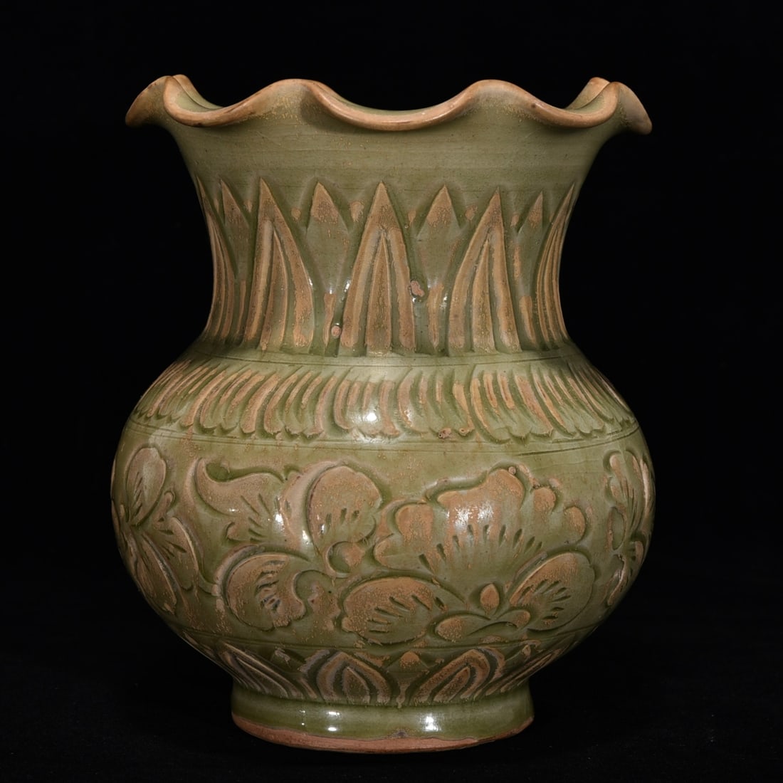 Chinese Yue kiln porcelain vase Song dynasty (1 of 9)