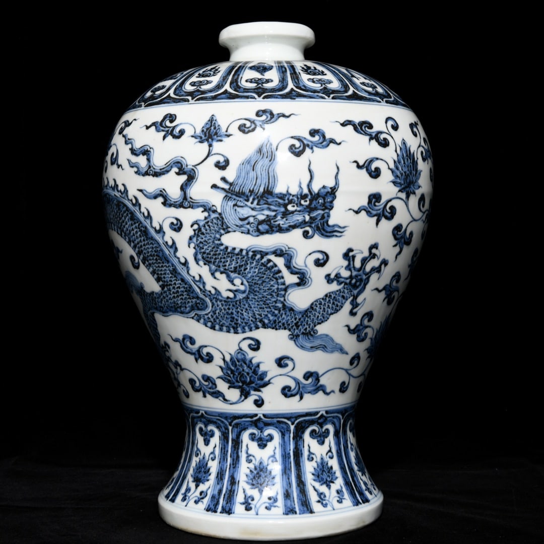 Chinese blue and white porcelain vase Ming dynasty Yongle Mark & Period (1 of 9)