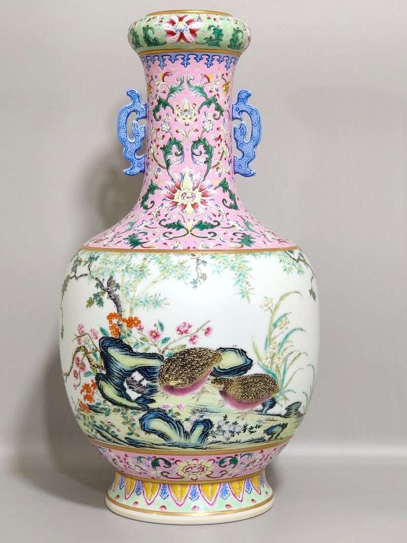 Chinese famille rose porcelain vase Qing dynasty Qianlong Mark & Period (1 of 8)