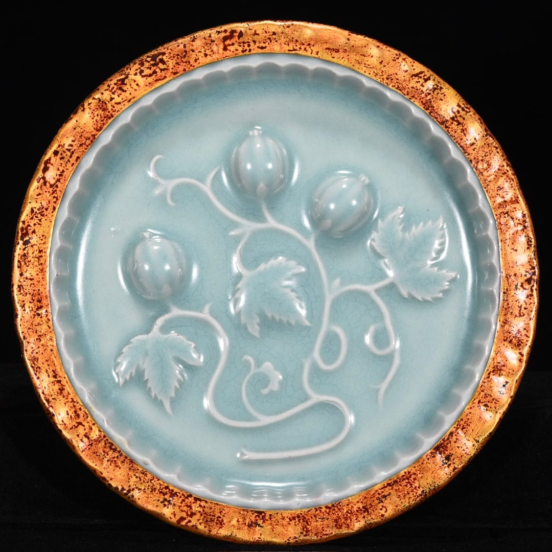 Chinese ru kiln porcelain plate Song dynasty (1 of 9)