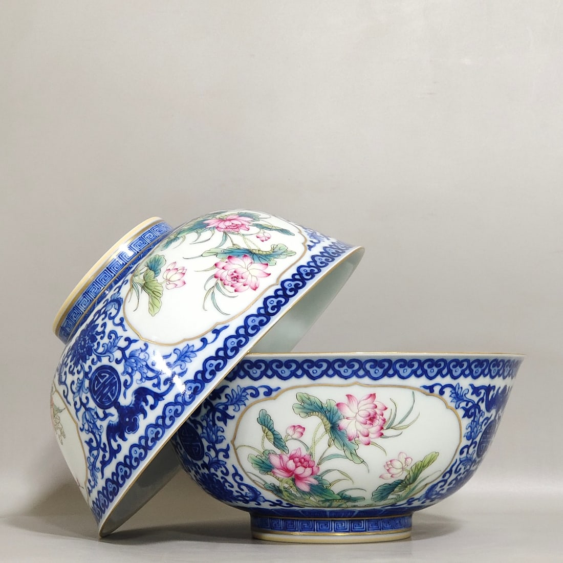 Chinese famille rose porcelain bowl pair Qing dynasty Qianlong Mark & Period: Size: Width 17.3 cm - Height 8 cm Materials: Porcelain Time Period: Qing dynasty Manufactured Date: Qianlong Mark & Period Object: Chinese Antique ⛨ Purchase With Confidence ✔ Verif