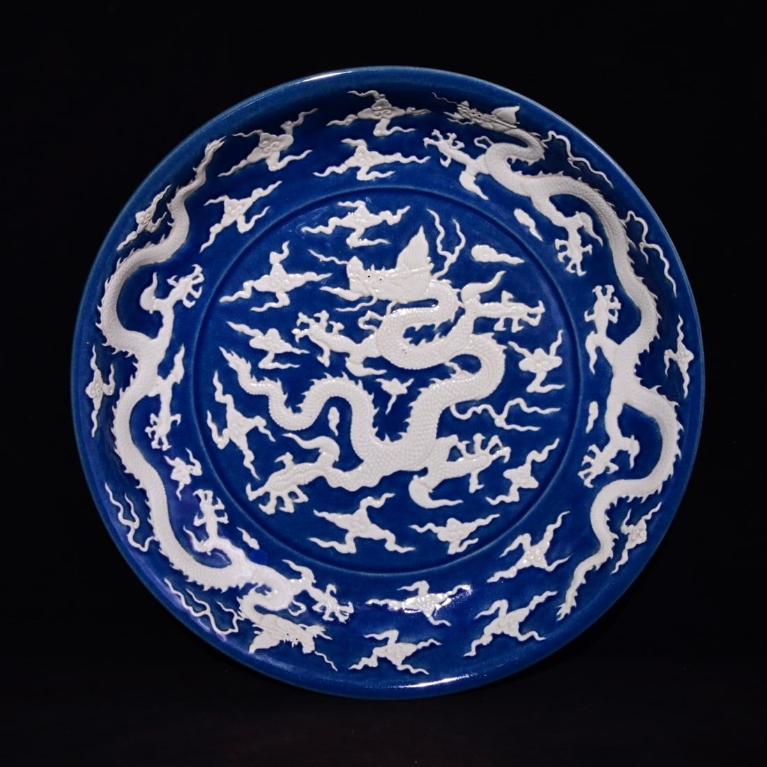 Chinese blue and white porcelain plate Yuan dynasty: Size: Width 45 cm - Height 7 cm Materials: Porcelain Time Period: Yuan dynasty Manufactured Date: 13th-c Period Object: Chinese Antique ⛨ Purchase With Confidence ✔ Verified Auction