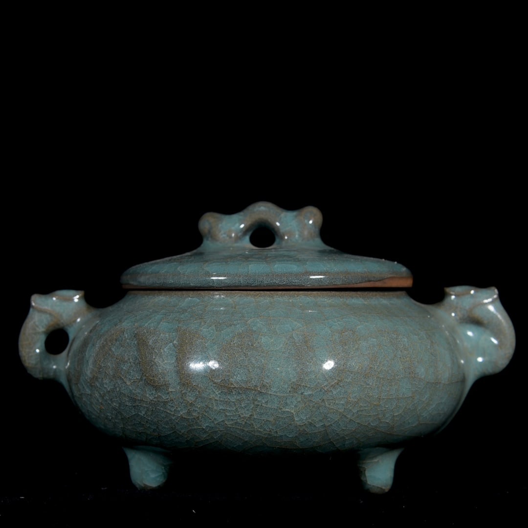 Chinese ru kiln porcelain incense burner Song dynasty: Size: Width 14.5 cm - Height 9.5 cm Materials: Porcelain Time Period: Song dynasty Manufactured Date: 10th-c Period Object: Chinese Antique ⛨ Purchase With Confidence ✔ Verified Auc