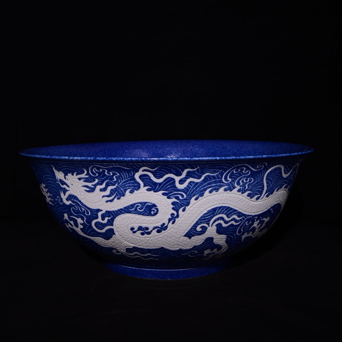 Chinese blue and white porcelain large bowl Yuan dynasty: Size: Width 47.5 cm - Height 20 cm Materials: Porcelain Time Period: Yuan dynasty Manufactured Date: 13th-c Period Object: Chinese Antique ⛨ Purchase With Confidence ✔ Verified Auct