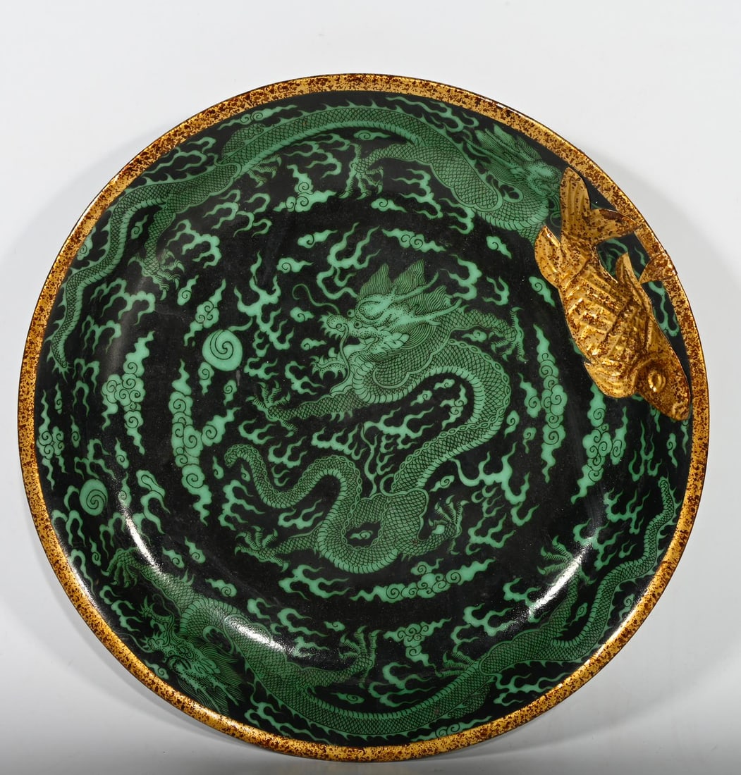 Chinese black and green porcelain plate Qing dynasty Kangxi Mark & Period: Size: Width 28.8 cm - Height 5 cm Materials: Porcelain Time Period: Qing dynasty Manufactured Date: Kangxi Mark & Period Object: Chinese Antique ⛨ Purchase With Confidence ✔ Verifie