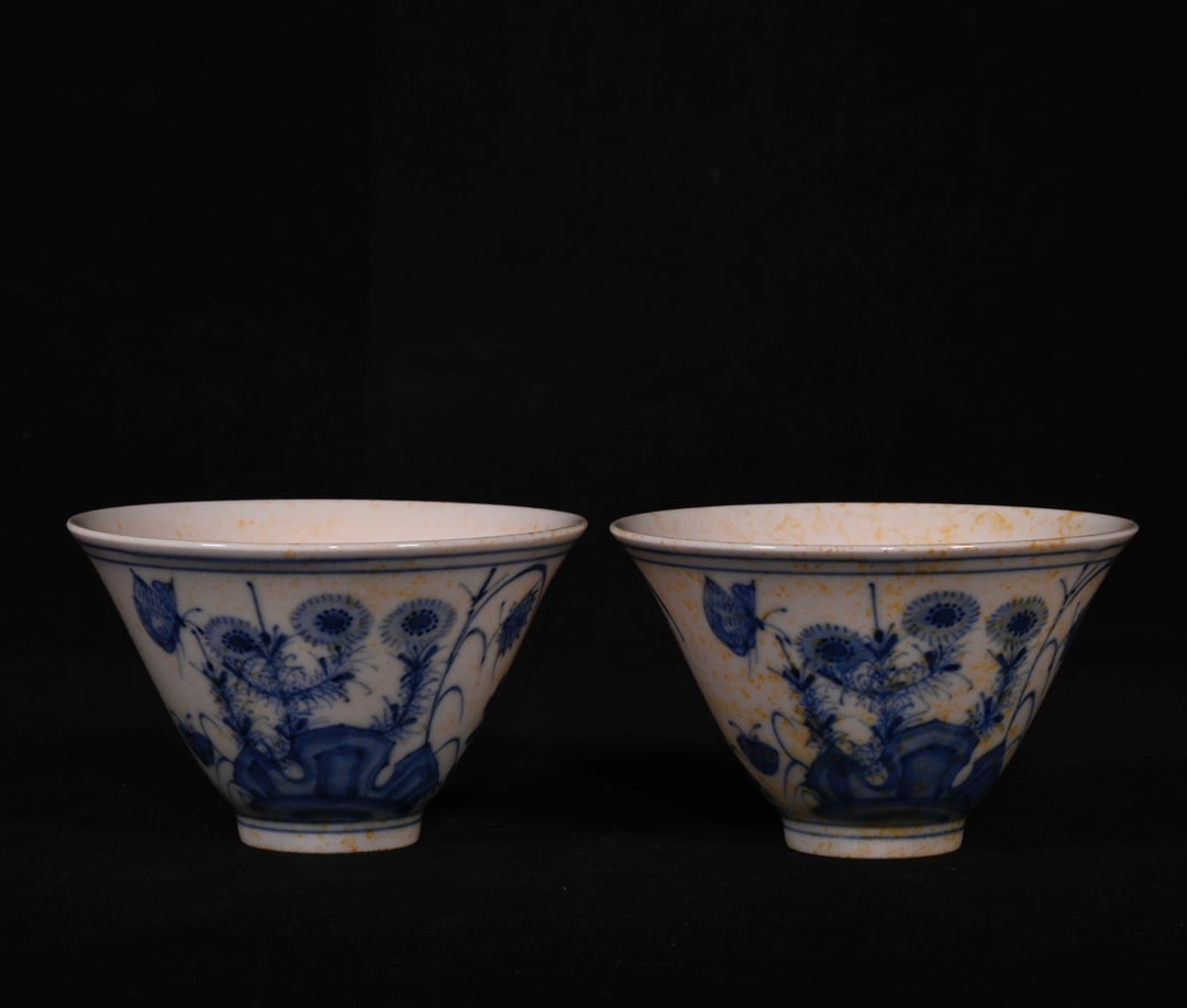 Chinese blue and white porcelain bowl pair Ming dynasty Chenghua Mark & Period: Size: Width 7.3 cm - Height 4.5 cm Materials: Porcelain Time Period: Ming dynasty Manufactured Date: Chenghua Mark & Period Object: Chinese Antique ⛨ Purchase With Confidence ✔ Veri