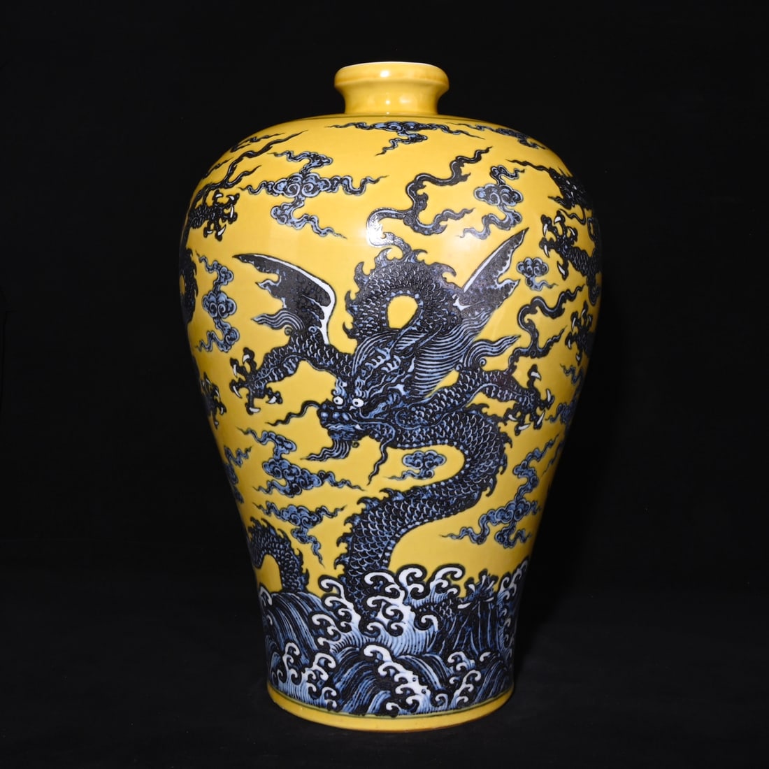 Chinese blue and yellow porcelain vase Ming dynasty Yongle Mark & Period: Size: Height 43 cm - Width 30 cm Materials: Porcelain Time Period: Ming dynasty Manufactured Date: Yongle Mark & Period Object: Chinese Antique ⛨ Purchase With Confidence ✔ Verified