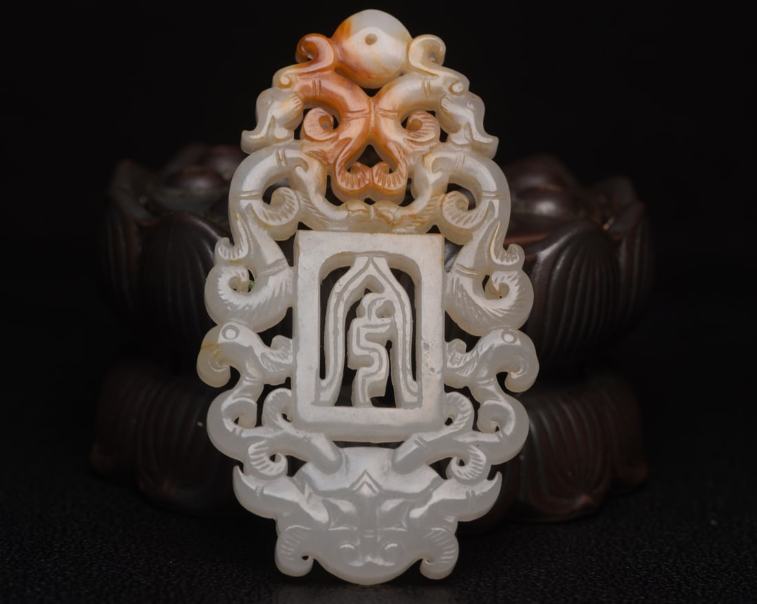 Chinese natural jade carved ornaments Qing dynasty: Size: Height 7.9 cm - Width 4.6 cm Materials: Natural Jade Time Period: Qing dynasty Manufactured Date: Qianlong Period Object: Chinese Antique ⛨ Purchase With Confidence ✔ Verified