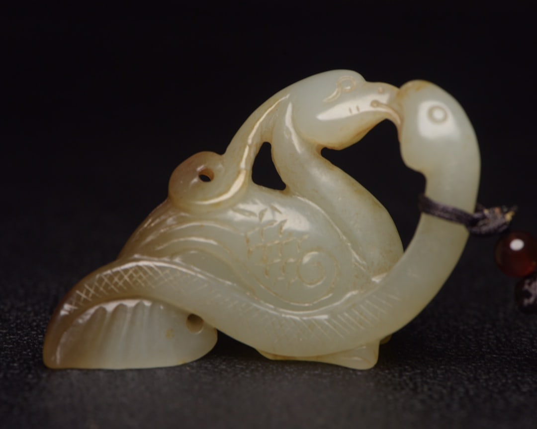 Chinese natural jade carved ornaments Qing dynasty: Size: Height 3.8 cm - Width 5.7 cm Materials: Natural Jade Time Period: Qing dynasty Manufactured Date: Qianlong Period Object: Chinese Antique ⛨ Purchase With Confidence ✔ Verified