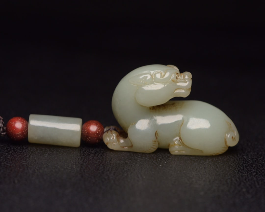 Chinese natural jade carved ornaments Qing dynasty: Size: Height 2.8 cm - Width 7.2 cm Materials: Natural Jade Time Period: Qing dynasty Manufactured Date: Qianlong Period Object: Chinese Antique ⛨ Purchase With Confidence ✔ Verified