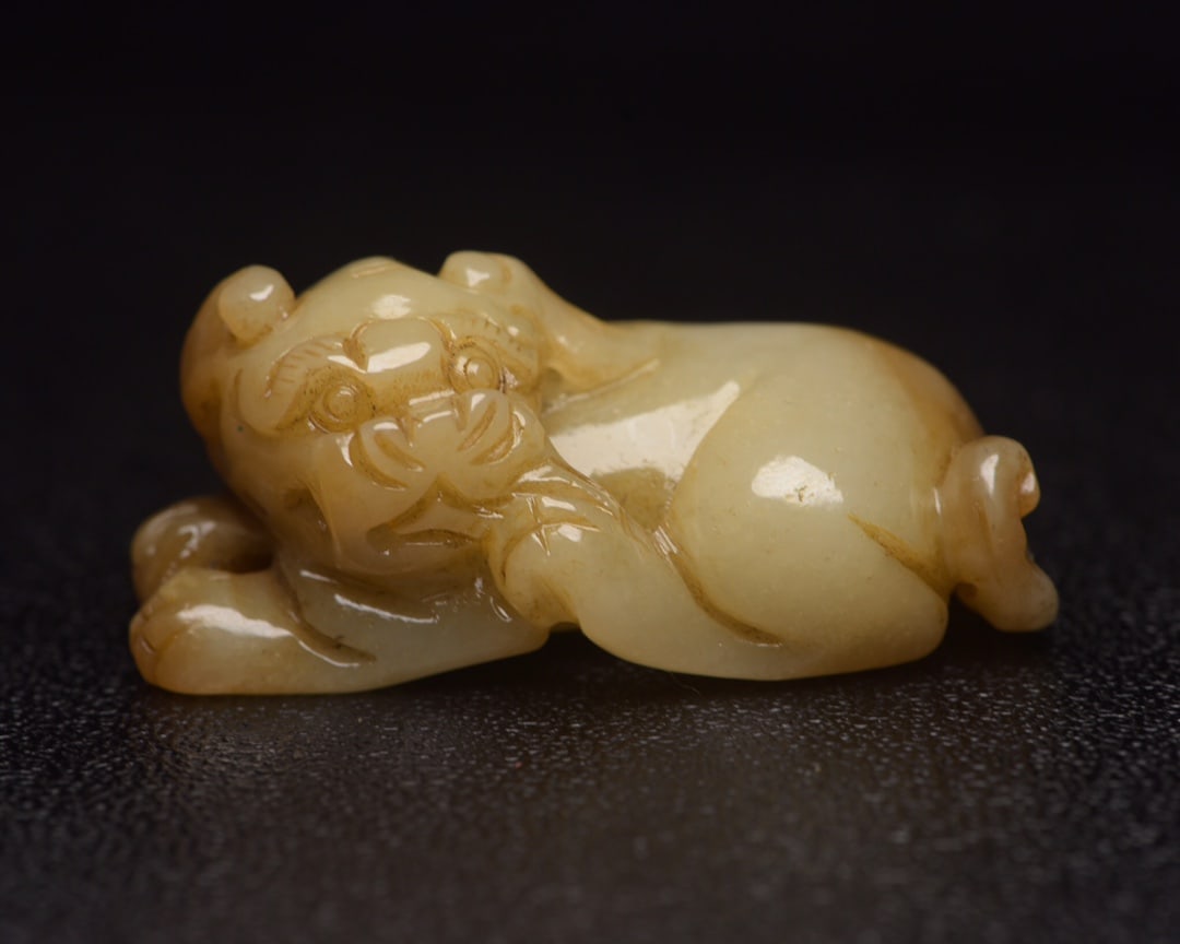 Chinese natural jade carved ornaments Qing dynasty: Size: Height 3.7 cm - Width 6 cm Materials: Natural Jade Time Period: Qing dynasty Manufactured Date: Qianlong Period Object: Chinese Antique ⛨ Purchase With Confidence ✔ Verified A