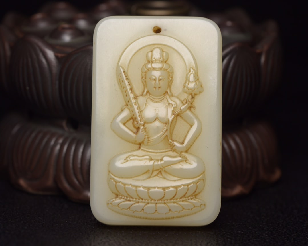 Chinese natural jade carved ornaments Qing dynasty: Size: Height 5.3 cm - Width 3.3 cm Materials: Natural Jade Time Period: Qing dynasty Manufactured Date: Qianlong Period Object: Chinese Antique ⛨ Purchase With Confidence ✔ Verified