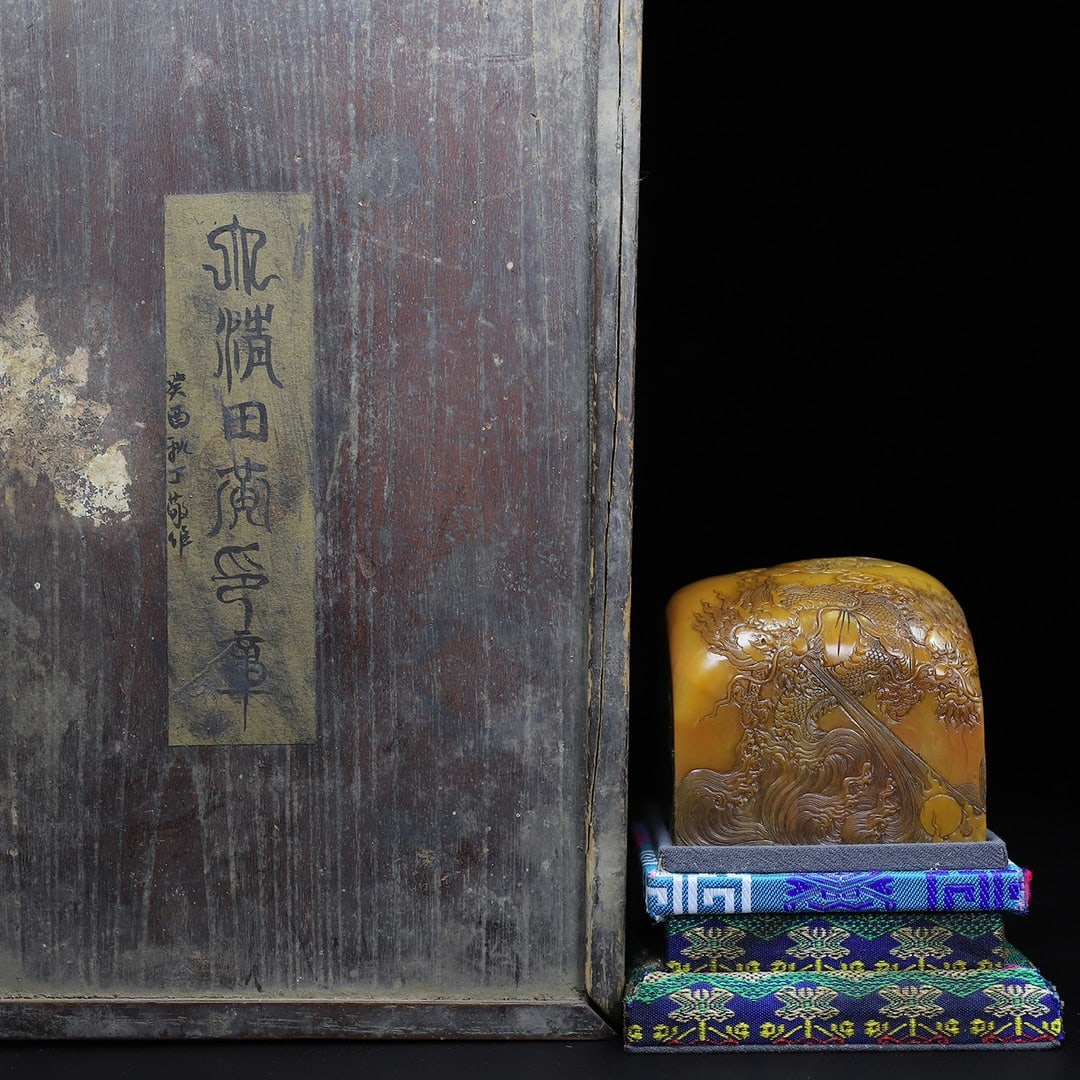 Chinese natural shoushan stone carved seal Qing dynasty: Size: Height 8.6 cm - Width 8.6 cm Materials: Natural Shoushan stone Time Period: Qing dynasty Manufactured Date: Qianlong Period Object: Chinese Antique ⛨ Purchase With Confidence ✔