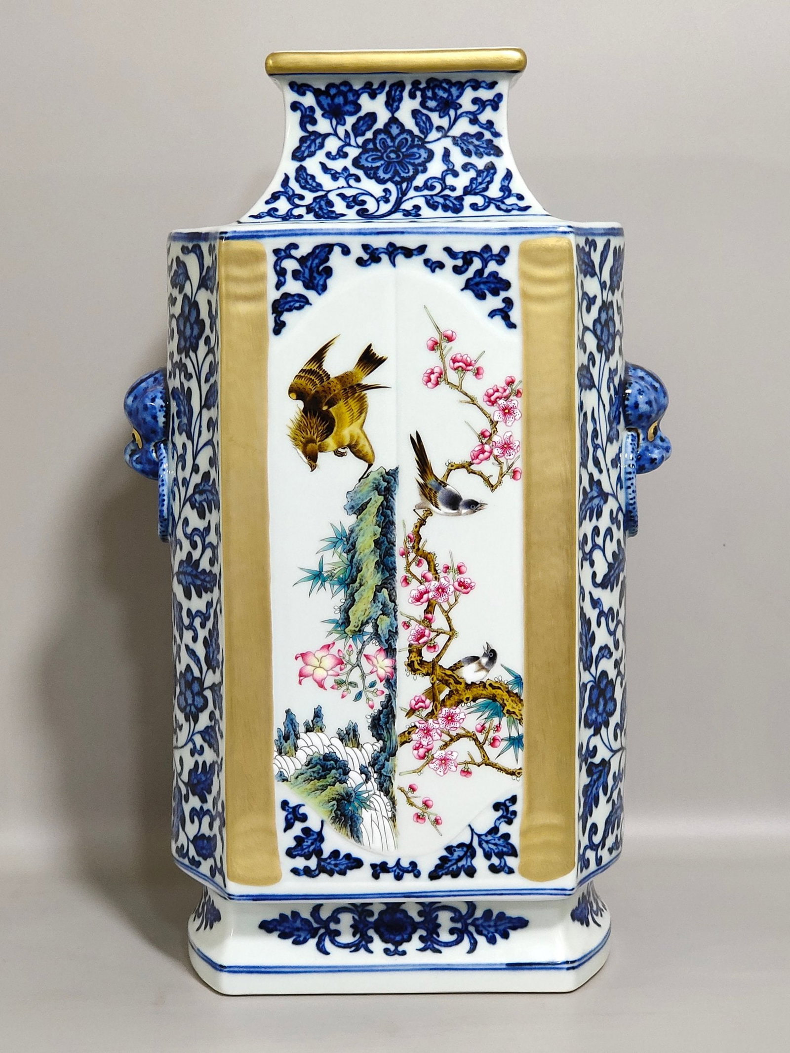 Chinese famille rose porcelain vase Qing dynasty Qianlong Mark & Period: Size: Height 34 cm - Width 20 cm Materials: Porcelain Time Period: Qing dynasty Manufactured Date: Qianlong Mark & Period Object: Chinese Antique ⛨ Purchase With Confidence ✔ Verifi