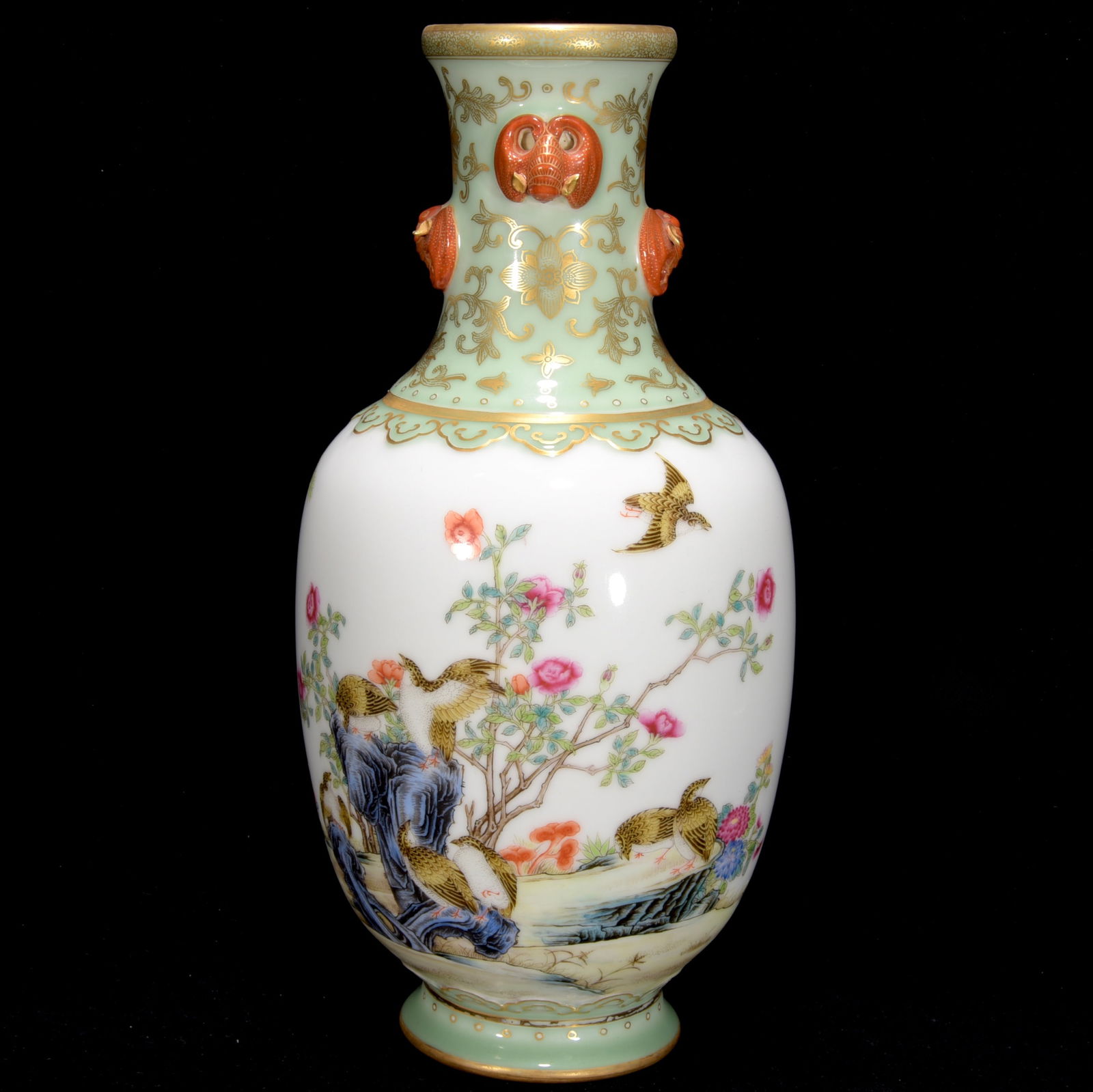Chinese famille rose porcelain vase Qing dynasty Qianlong Mark & Period: Size: Height 35 cm - Width 17 cm Materials: Porcelain Time Period: Qing dynasty Manufactured Date: Qianlong Mark & Period Object: Chinese Antique ⛨ Purchase With Confidence ✔ Verifi