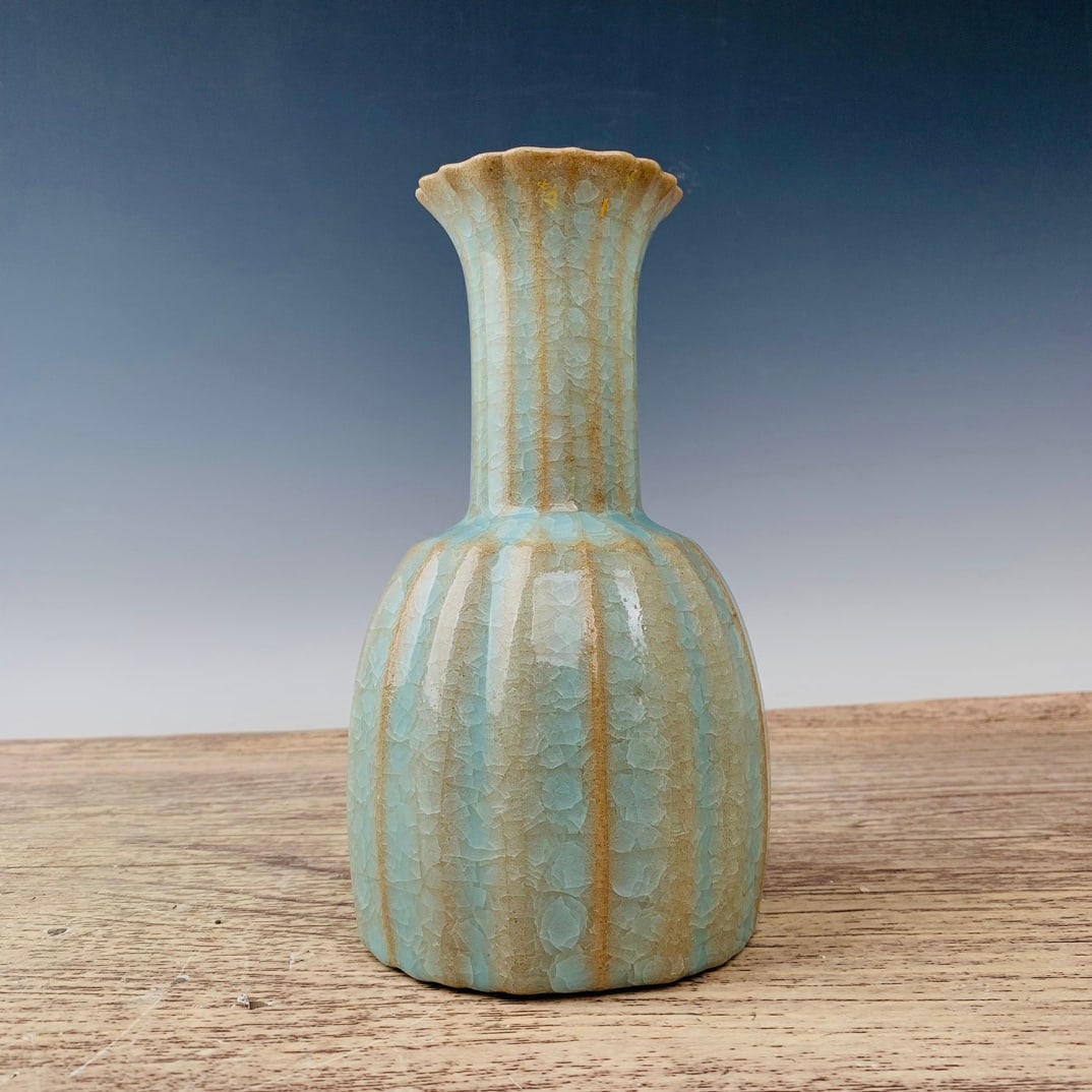 Chinese ru kiln porcelain vase Song dynasty: Size: Height 22 cm - Width 11 cm Materials: Porcelain Time Period: Song dynasty Manufactured Date: 10th-c Object: Chinese Antique ⛨ Purchase With Confidence ✔ Verified Auction House