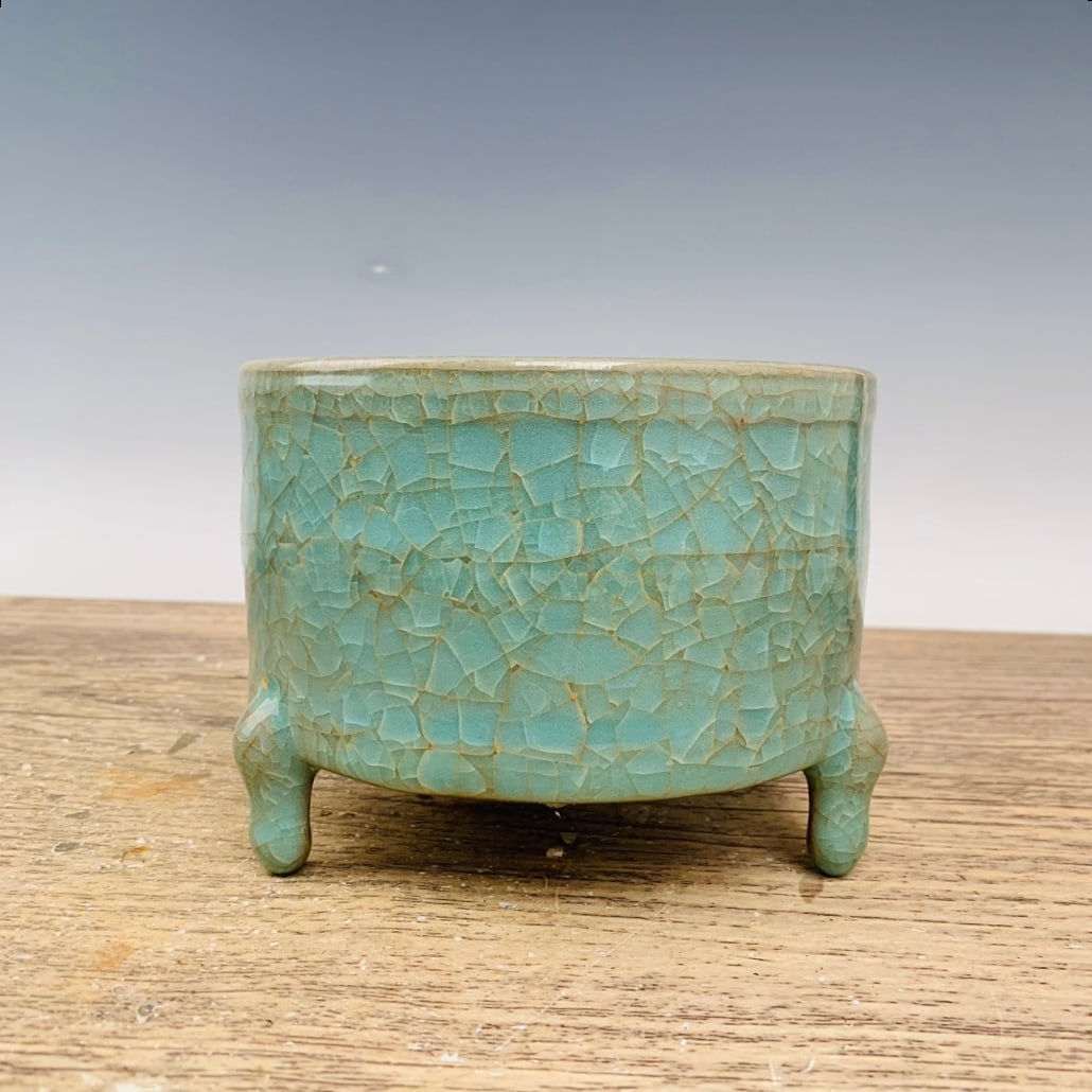 Chinese ru kiln porcelain incense burner Song dynasty: Size: Width 15.5 cm - Height 11 cm Materials: Porcelain Time Period: Song dynasty Manufactured Date: 10th-c Period Object: Chinese Antique ⛨ Purchase With Confidence ✔ Verified Auct