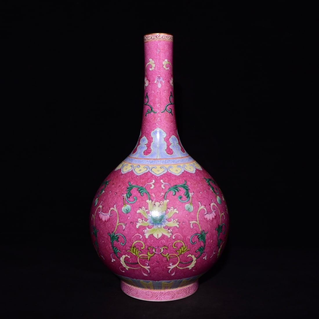 Chinese famille rose porcelain vase Qing dynasty Qianlong Mark & Period: Size: Height 41 cm - Width 25 cm Materials: Porcelain Time Period: Qing dynasty Manufactured Date: Qianlong Mark & Period Object: Chinese Antique ⛨ Purchase With Confidence ✔ Verifi