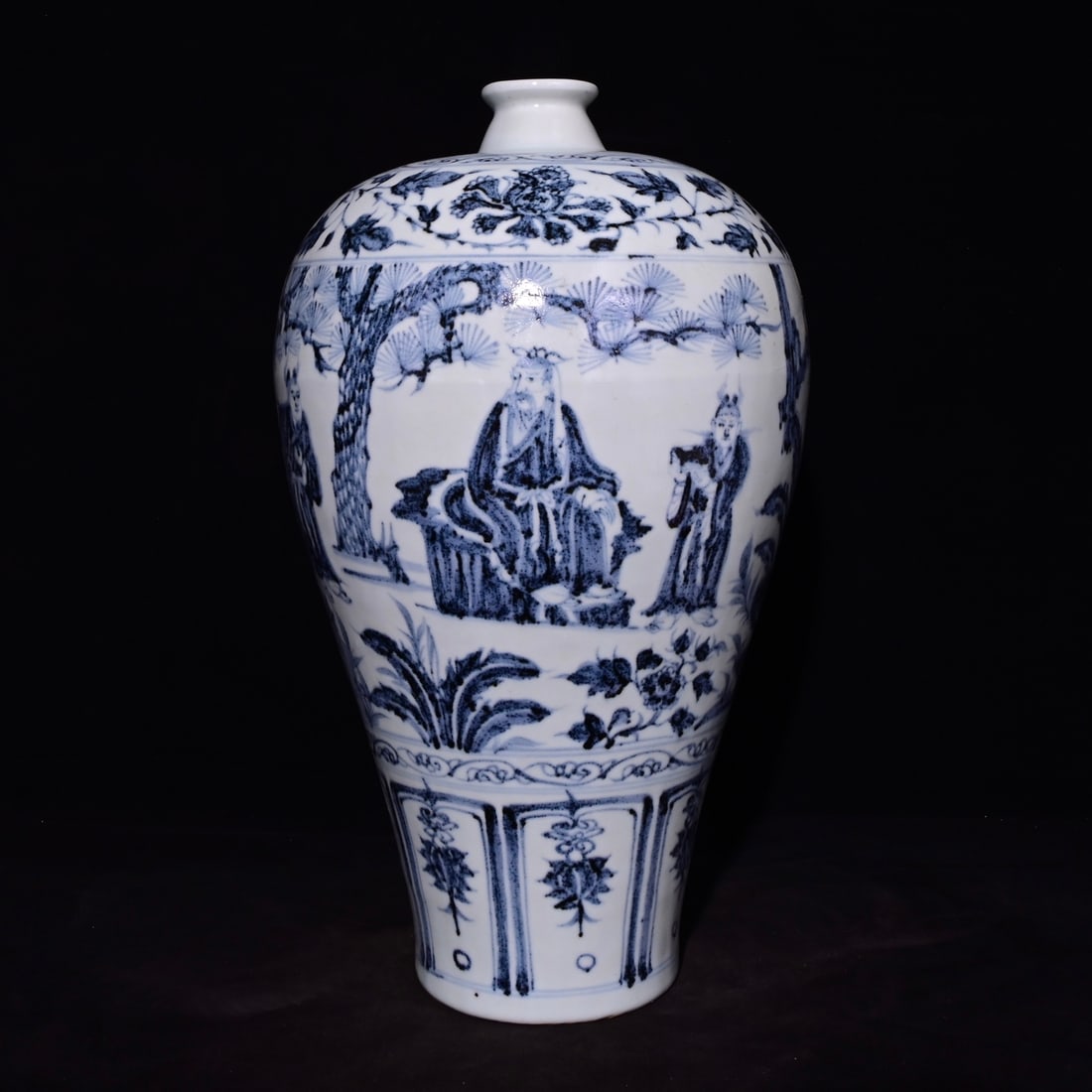 Chinese blue and white porcelain vase Yuan dynasty: Size: Height 43 cm - Width 26 cm Materials: Porcelain Time Period: Yuan dynasty Manufactured Date: 13th-c Period Object: Chinese Antique ⛨ Purchase With Confidence ✔ Verified Auctio