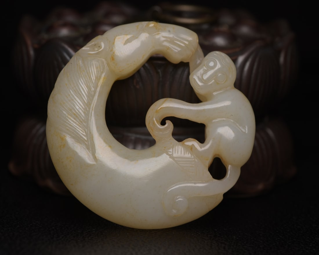 Chinese natural jade carved ornaments Qing dynasty: Size: Height 5.3 cm - Width 5.3 cm Materials: Natural Jade Time Period: Qing dynasty Manufactured Date: Qianlong Period Object: Chinese Antique ⛨ Purchase With Confidence ✔ Verified