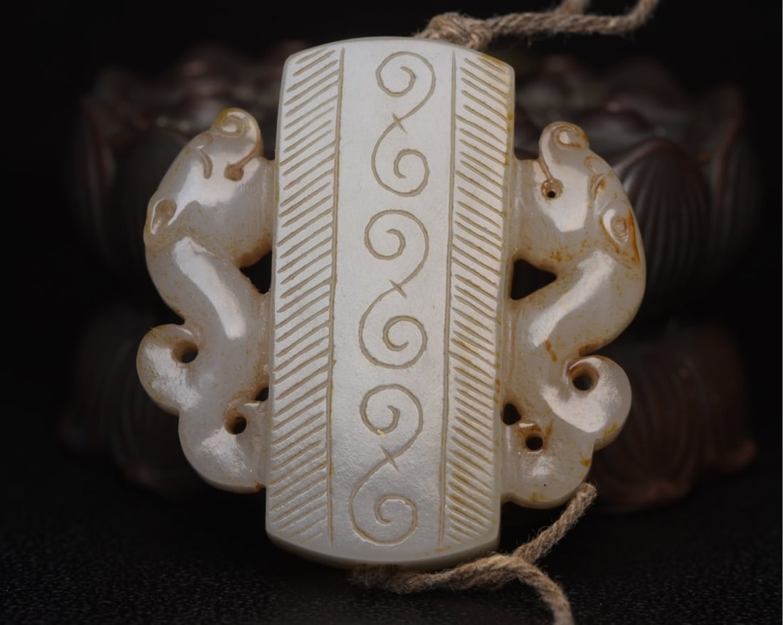 Chinese natural jade carved ornaments Qing dynasty: Size: Height 5.5 cm - Width 5.3 cm Materials: Natural Jade Time Period: Qing dynasty Manufactured Date: Qianlong Period Object: Chinese Antique ⛨ Purchase With Confidence ✔ Verified