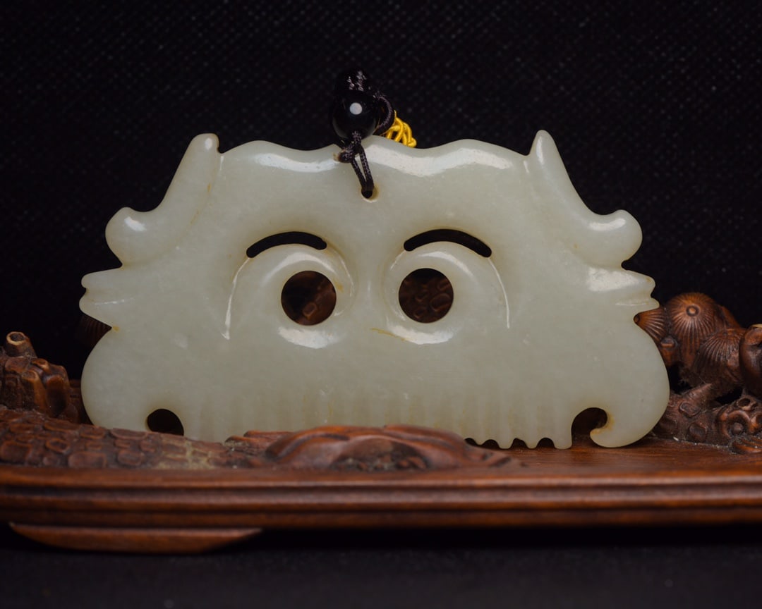 Chinese natural jade carved ornaments Qing dynasty: Size: Height 5.1 cm - Width 9.6 cm Materials: Natural Jade Time Period: Qing dynasty Manufactured Date: Qianlong Period Object: Chinese Antique ⛨ Purchase With Confidence ✔ Verified