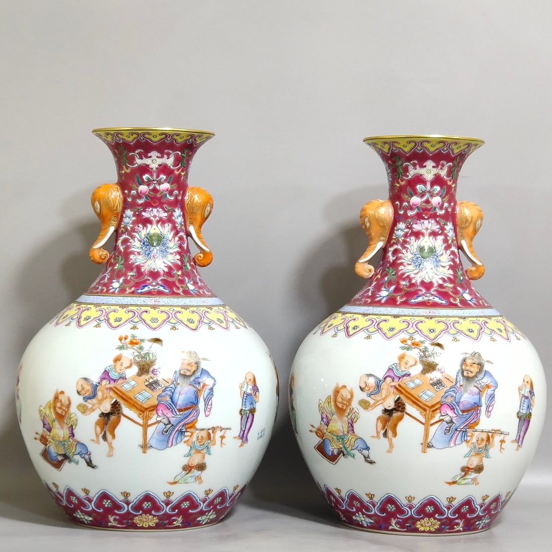 Chinese famille rose porcelain vase pair Qing dynasty Jiaqing Mark & Period: Size: Height 26 cm - Width 16 cm Materials: Porcelain Time Period: Qing dynasty Manufactured Date: jiaqing Mark & Period Object: Chinese Antique ⛨ Purchase With Confidence ✔ Verifie