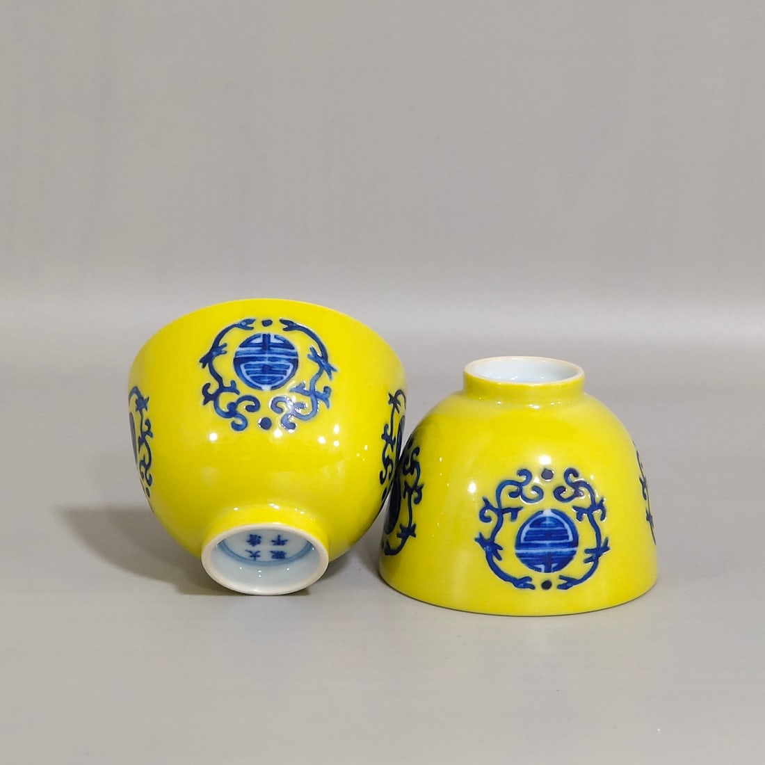 Chinese blue and yellow porcelain bowl pair Qing dynasty Kangxi Mark & Period: Size: Width 4.2 cm - Height 5 cm Materials: Porcelain Time Period: Qing dynasty Manufactured Date: Kangxi Mark & Period Object: Chinese Antique ⛨ Purchase With Confidence ✔ Verified