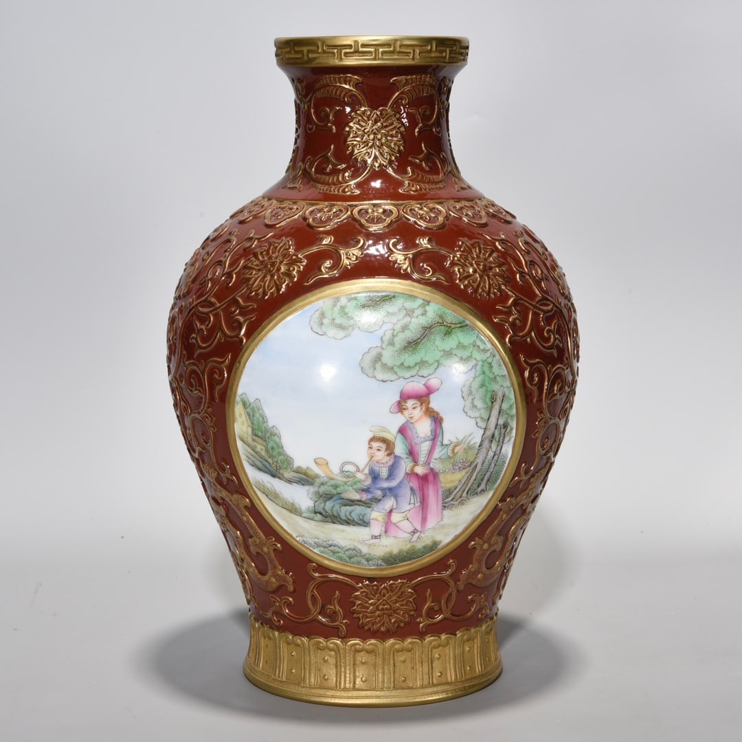 Qianlong period Qing Dynasty red-glazed relief gilt accents and enamel vase: Size: Height 26.5 cm - Width 17 cm Materials: Porcelain Time Period: Qing dynasty Manufactured Date: Qianlong Mark & Period Object: Chinese Antique ⛨ Purchase With Confidence ✔ Veri