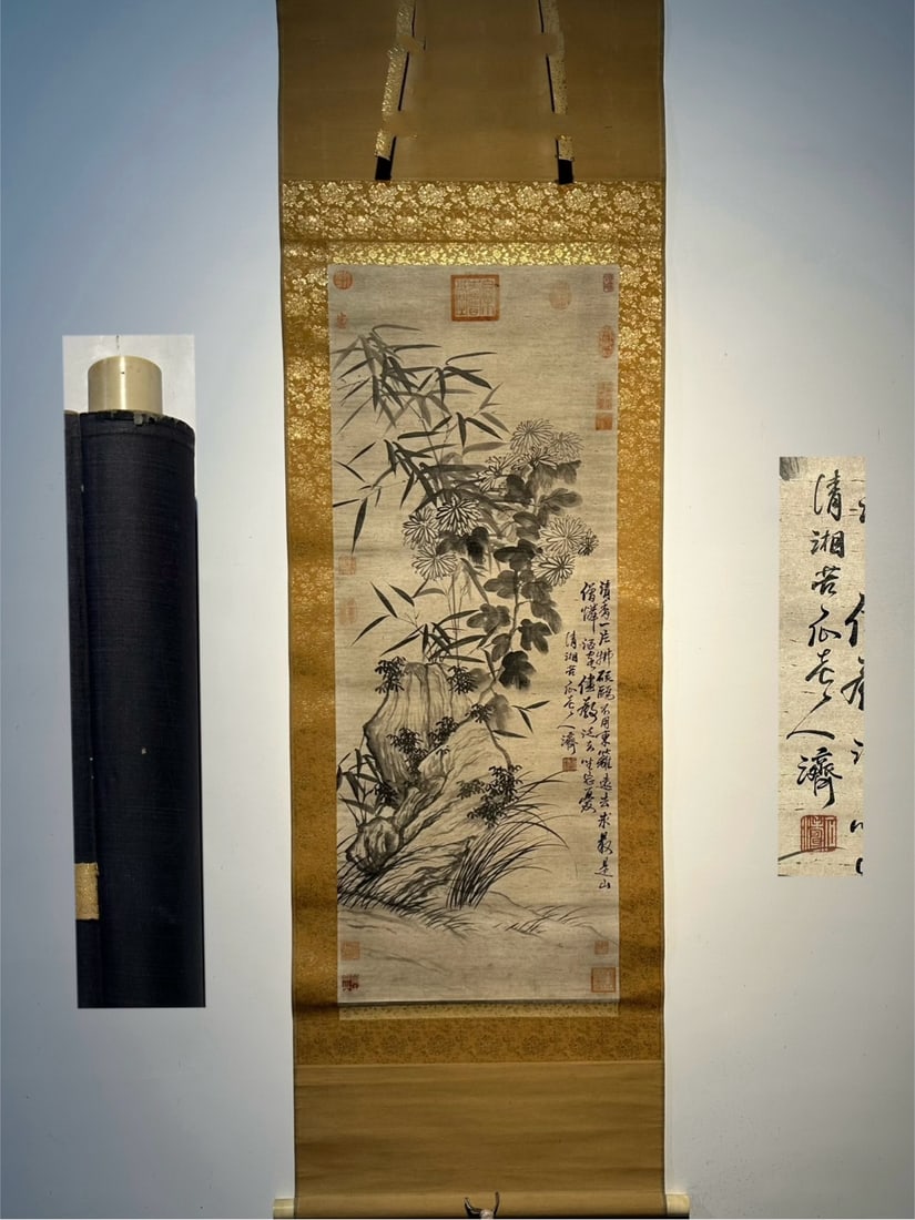 Chinese scroll painting Qing Dynasty Shitao: Size: Height 113 cm - Width 41 cm Materials: Silk Time Period: Qing dynasty Manufactured by: Shitao Object: Chinese Antique A returning masterpiece by Shitao: a hand-painted ink painting on paper depi