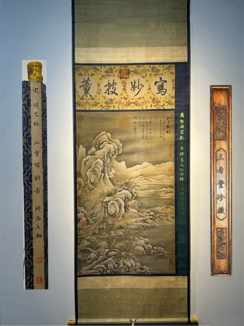 Chinese scroll painting Five dynasty Zhou Wenju: Size: Height 160 cm - Width 76 cm Materials: Silk Time Period: Five dynasties Manufactured by: Zhou Wenju Object: Chinese Antique A masterpiece by Zhou Wenju: a hand-painted silk scroll painting on an