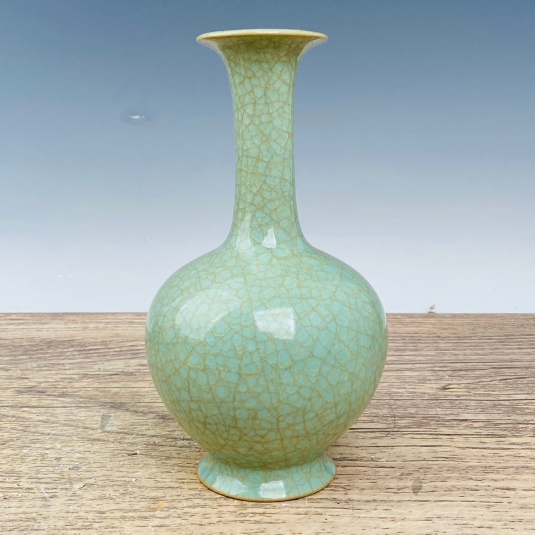 Chinese ru kiln porcelain vase Song dynasty: Size: Height 22.5 cm - Width 12 cm Materials: Porcelain Time Period: Song dynasty Manufactured Date: 10th-c Object: Chinese Antique ⛨ Purchase With Confidence ✔ Verified Auction Hou