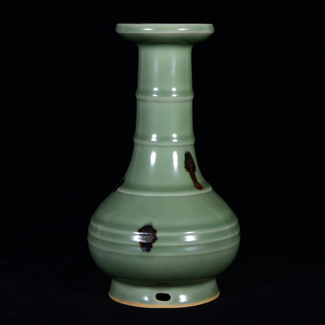 Chinese logquan kiln porcelain vase Song dynasty: Size: Height 23 cm - Width 13 cm Materials: Porcelain Time Period: Song dynasty Manufactured Date: 10th-c Object: Chinese Antique ⛨ Purchase With Confidence ✔ Verified Auction House