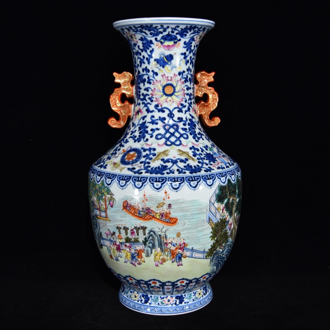 Chinese famille rose porcelain vase Qing dynasty Qianlong Mark & Period: Size: Height 40.5 cm - Width 21 cm Materials: Porcelain Time Period: Qing dynasty Manufactured Date: Qianlong Mark & Period Object: Chinese Antique ⛨ Purchase With Confidence ✔ Veri