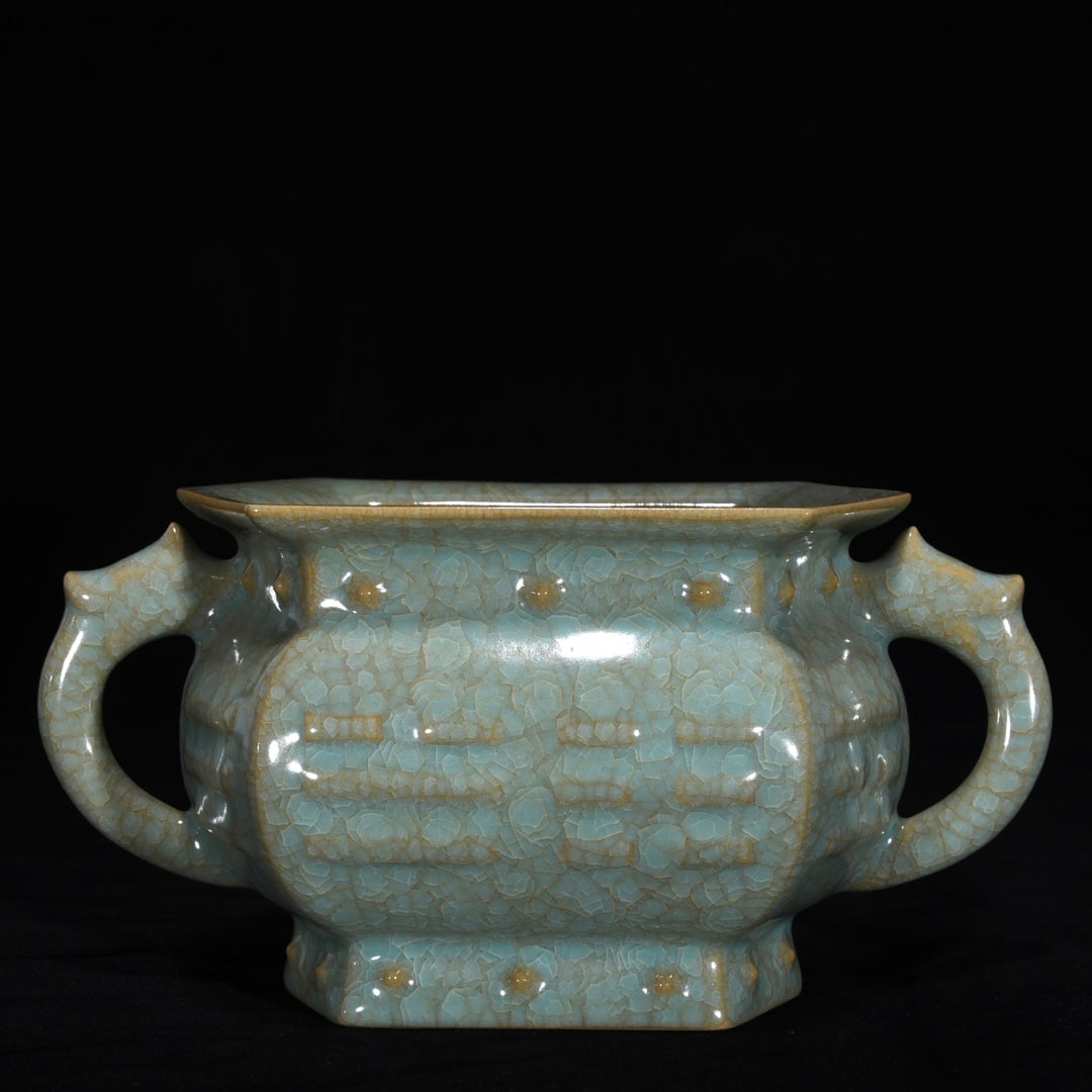 Chinese ru kiln porcelain incense burner Song dynasty: Size: Width 18 cm - Height 9.2 cm Materials: Porcelain Time Period: Song dynasty Manufactured Date: 10th-c Period Object: Chinese Antique ⛨ Purchase With Confidence ✔ Verified Aucti