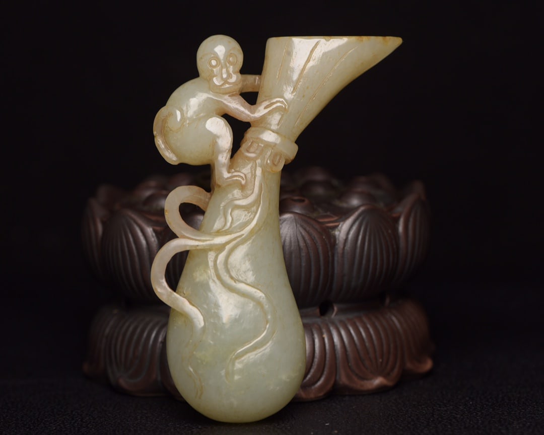 Chinese natural jade carved ornaments Qing dynasty: Size: Height 8.3 cm - Width 5.5 cm Materials: Natural Jade Time Period: Qing dynasty Manufactured Date: Qianlong Period Object: Chinese Antique ⛨ Purchase With Confidence ✔ Verified