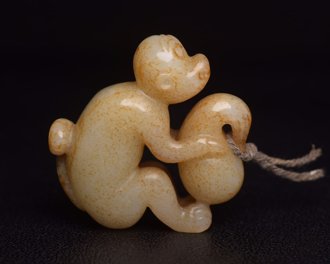 Chinese natural jade carved ornaments Qing dynasty: Size: Height 5.3 cm - Width 5.3 cm Materials: Natural Jade Time Period: Qing dynasty Manufactured Date: Qianlong Period Object: Chinese Antique ⛨ Purchase With Confidence ✔ Verified