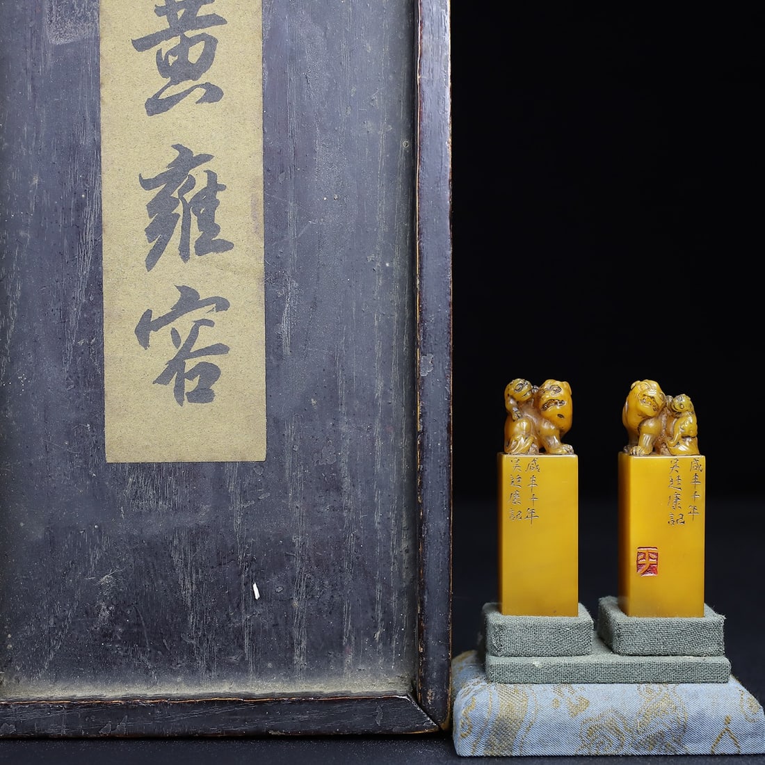 Chinese natural shoushan stone carved seal set Qing dynasty: Size: Height 6.0 cm - Width 1.8 cm Materials: Natural Shoushan stone Time Period: Qing dynasty Manufactured Date: Qianlong Period Object: Chinese Antique ⛨ Purchase With Confidence ✔