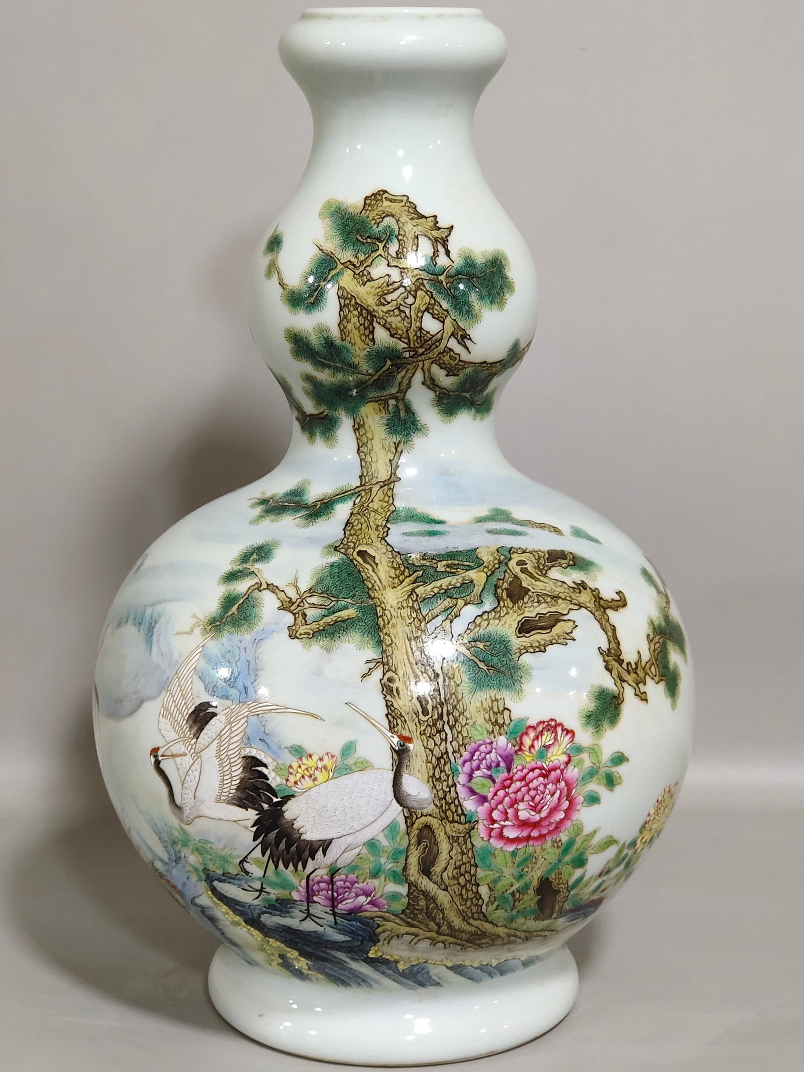 Chinese famille rose porcelain vase Qing dynasty Yongzheng Mark & Period: Size: Height 30.5 cm - Width 17 cm Materials: Porcelain Time Period: Qing dynasty Manufactured Date: Yongzheng Mark & Period Object: Chinese Antique ⛨ Purchase With Confidence ✔ Ver