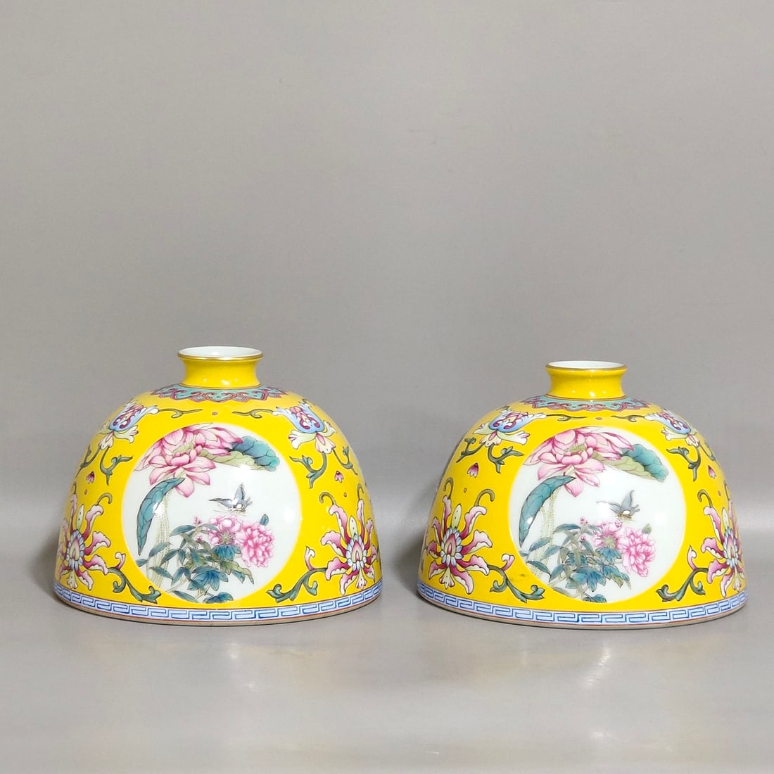 Chinese famille rose porcelain water bowl pair Qing dynasty Yongzheng Mark & Period: Size: Width 13 cm - Height 10.5 cm Materials: Porcelain Time Period: Qing dynasty Manufactured Date: Yongzheng Mark & Period Object: Chinese Antique ⛨ Purchase With Confidence ✔ Ver