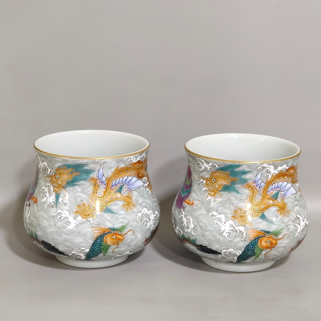 Chinese famille rose porcelain pot pair Qing dynasty Yongzheng Mark & Period: Size: Height 9.5 cm - Width 8.7 cm Materials: Porcelain Time Period: Qing dynasty Manufactured Date: Yongzheng Mark & Period Object: Chinese Antique ⛨ Purchase With Confidence ✔ Ver