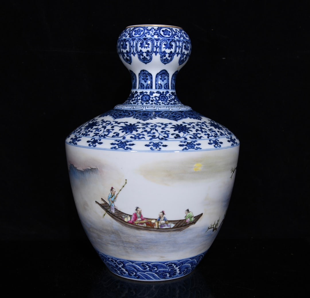 Chinese famille rose porcelain vase Qing dynasty Qianlong Mark & Period: Size: Height 37 cm - Width 27 cm Materials: Porcelain Time Period: Qing dynasty Manufactured Date: Qianlong Mark & Period Object: Chinese Antique ⛨ Purchase With Confidence ✔ Verifi