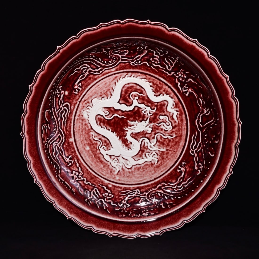 Chinese red and white porcelain plate Yuan dynasty: Size: Width 45 cm - Height 7 cm Materials: Porcelain Time Period: Yuan dynasty Manufactured Date: 13th-c Period Object: Chinese Antique ⛨ Purchase With Confidence ✔ Verified Auction