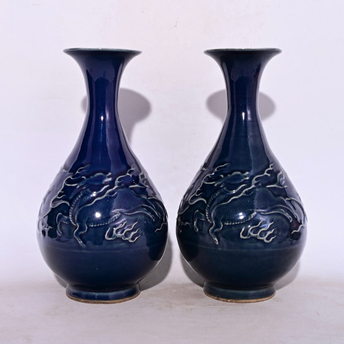 Chinese blue glaze porcelain vase pair Yuan dynasty: Size: Height 25.5 cm - Width 15 cm Materials: Porcelain Time Period: Yuan dynasty Manufactured Date: 13th-c Period Object: Chinese Antique ⛨ Purchase With Confidence ✔ Verified Auct