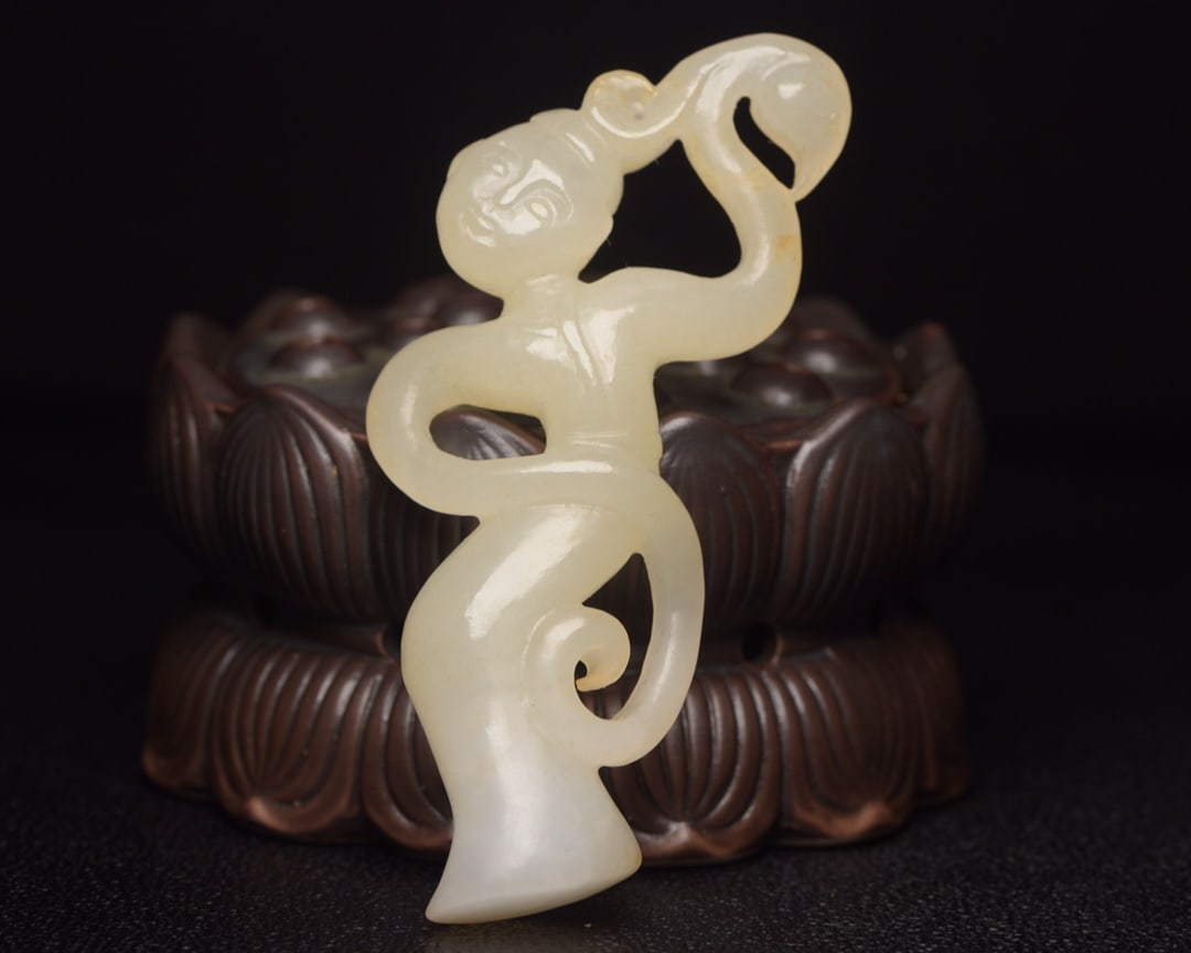 Chinese natural jade carved ornaments Qing dynasty: Size: Height 5 cm - Width 7.2 cm Materials: Natural Jade Time Period: Qing dynasty Manufactured Date: Qianlong Period Object: Chinese Antique ⛨ Purchase With Confidence ✔ Verified A