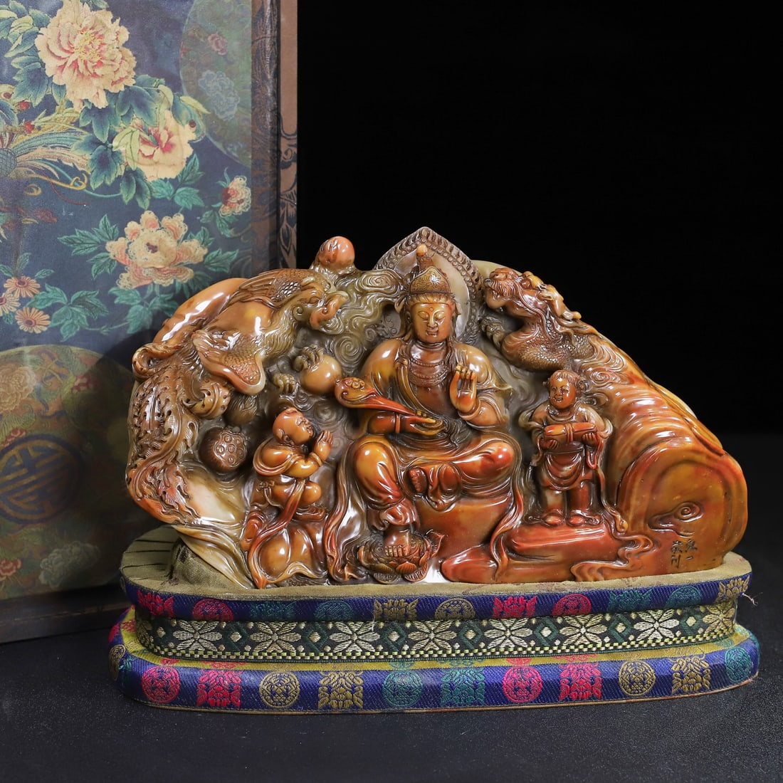 Chinese natural shoushan stone carved seal Qing dynasty: Size: Height 17.5 cm - Width 30 cm Materials: Natural Shoushan stone Time Period: Qing dynasty Manufactured Date: Qianlong Period Object: Chinese Antique ⛨ Purchase With Confidence ✔