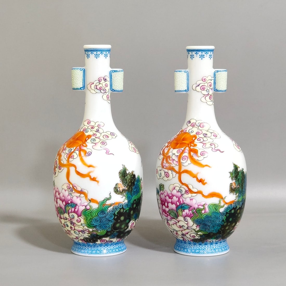 Chinese famille rose porcelain vase pair Qing dynasty Yongzheng Mark & Period: Size: Height 16.3 cm - Width 7.3 cm Materials: Porcelain Time Period: Qing dynasty Manufactured Date: Yongzheng Mark & Period Object: Chinese Antique ⛨ Purchase With Confidence ✔ Ve