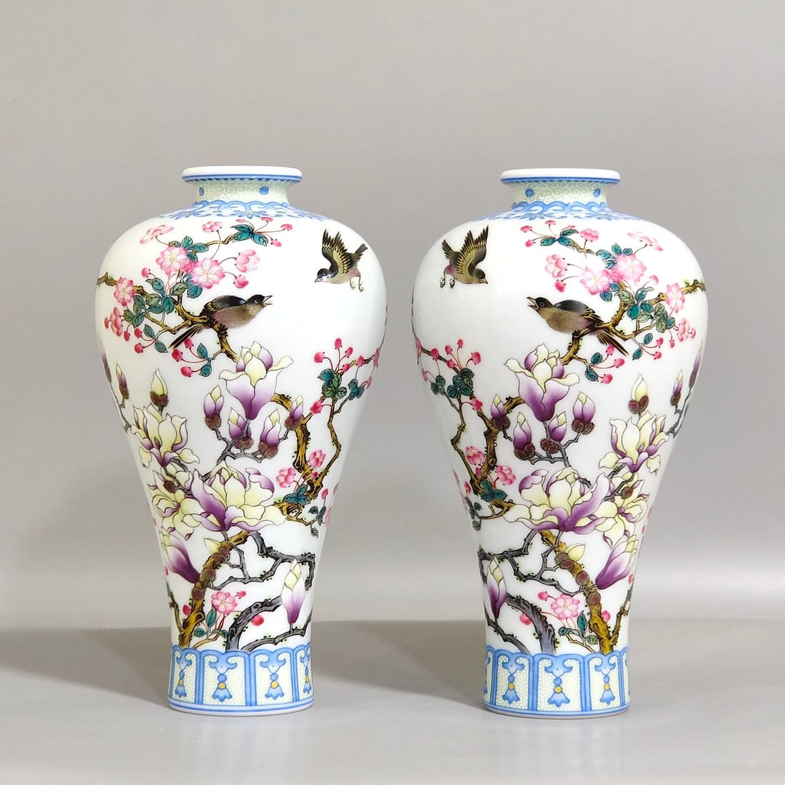 Chinese famille rose porcelain vase pair Qing dynasty Yongzheng Mark & Period: Size: Height 15.5 cm - Width 8 cm Materials: Porcelain Time Period: Qing dynasty Manufactured Date: Yongzheng Mark & Period Object: Chinese Antique ⛨ Purchase With Confidence ✔ Veri