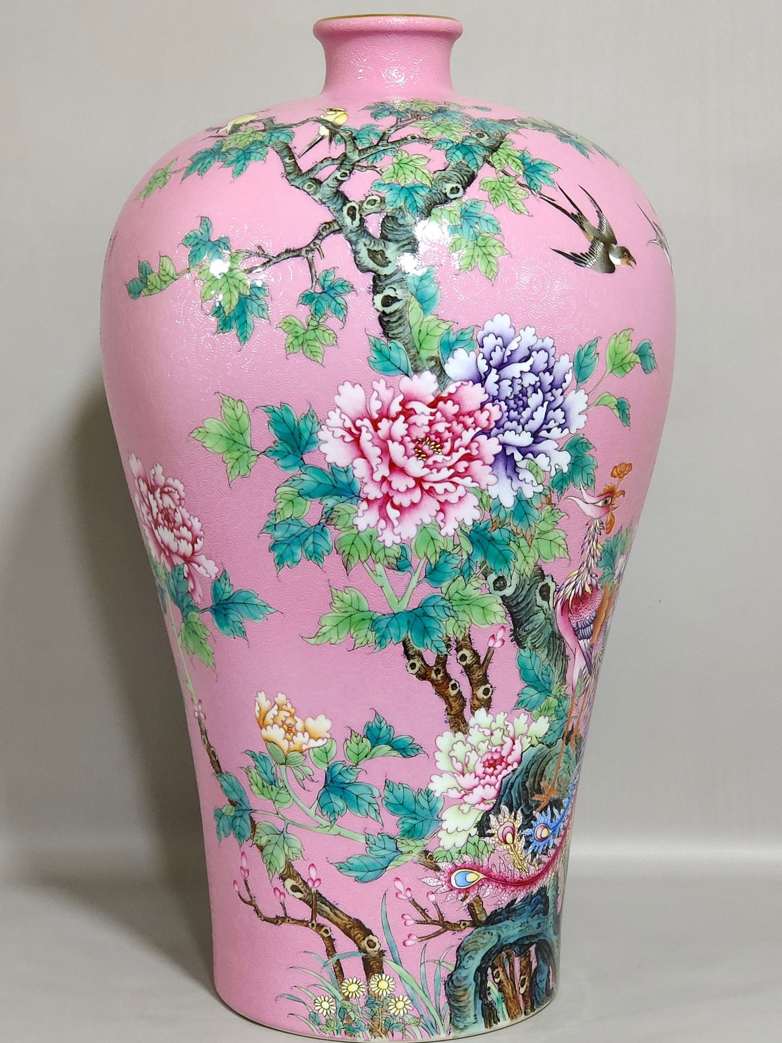 Chinese famille rose porcelain vase Qing dynasty Yongzheng Mark & Period: Size: Height 41 cm - Width 22 cm Materials: Porcelain Time Period: Qing dynasty Manufactured Date: Yongzheng Mark & Period Object: Chinese Antique ⛨ Purchase With Confidence ✔ Verif
