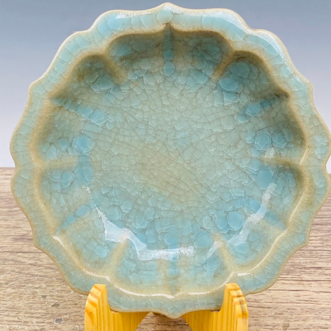 Chinese ru kiln porcelain washer Song dynasty: Size: Width 18.5 cm - Height 4 cm Materials: Porcelain Time Period: Song dynasty Manufactured Date: 10th-c Period Object: Chinese Antique ⛨ Purchase With Confidence ✔ Verified Aucti